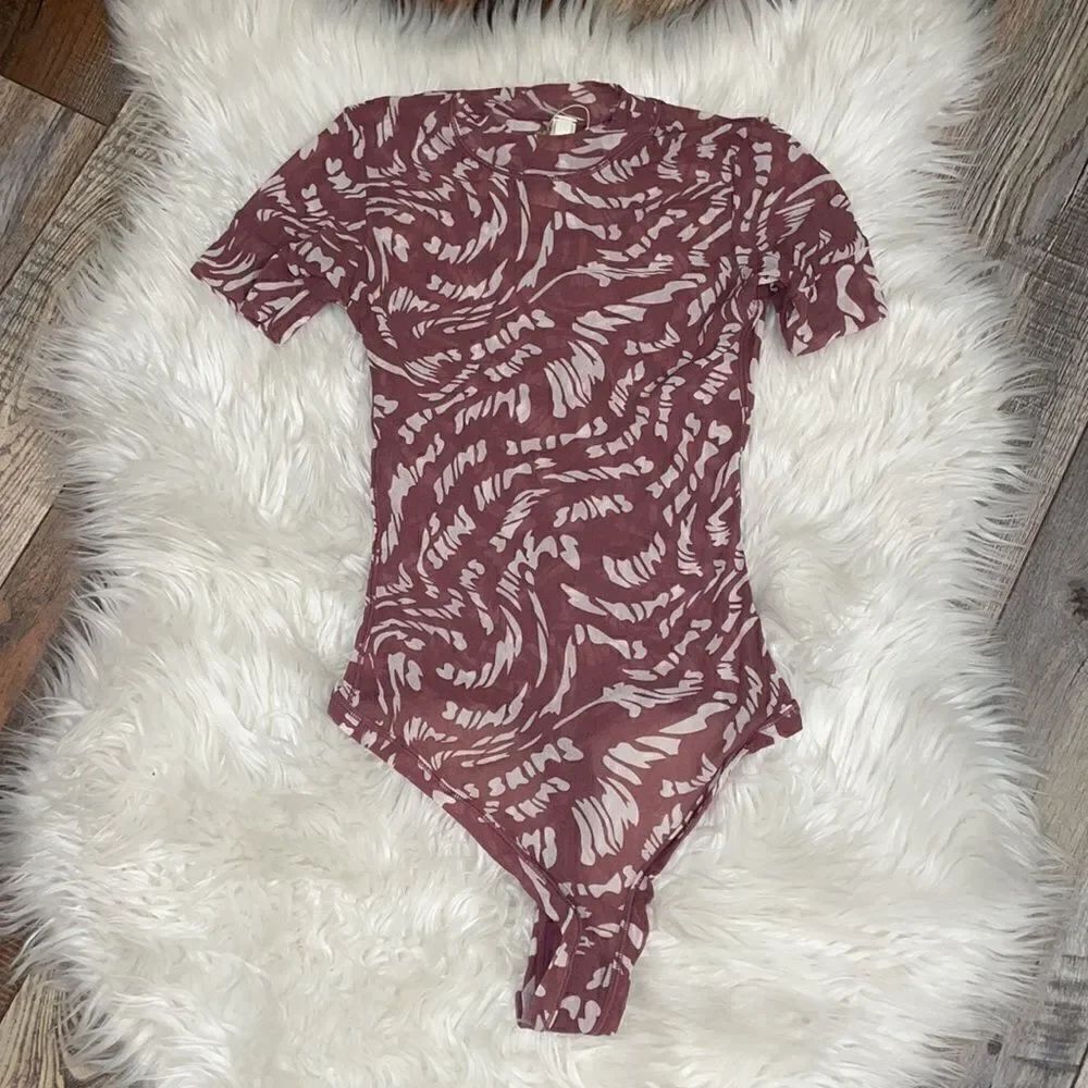 SKIMS Summer Mesh Short Sleeve Thong Bodysuit, Raspberry Swirl, NWT